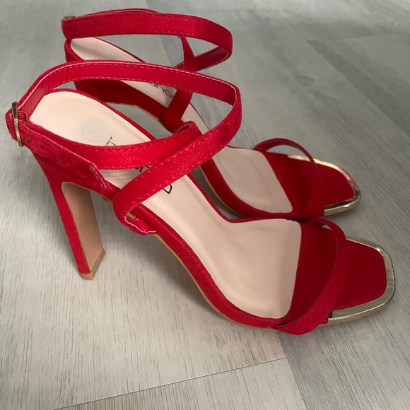 Boohoo suede red heels - Picture 5 of 7